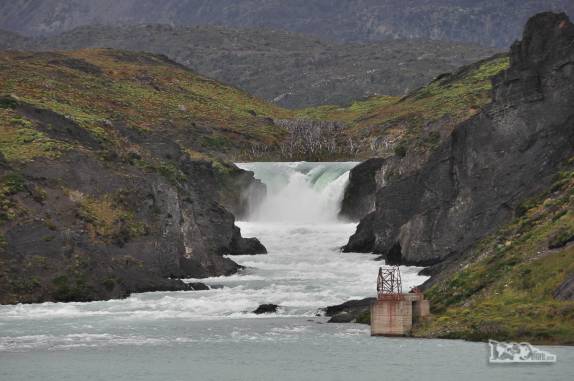 Visto de longe, o Salto Grande, no parque Nacional Torres del Paine, no sul do Chile